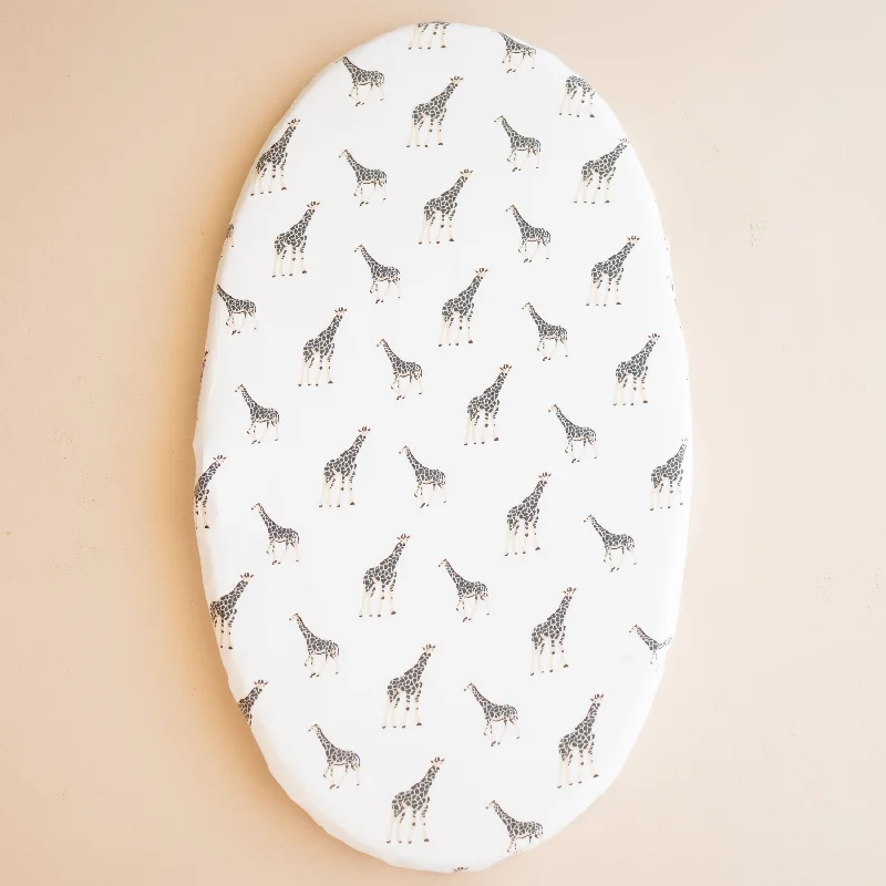 Oval Bassinet Sheet in Giraffe