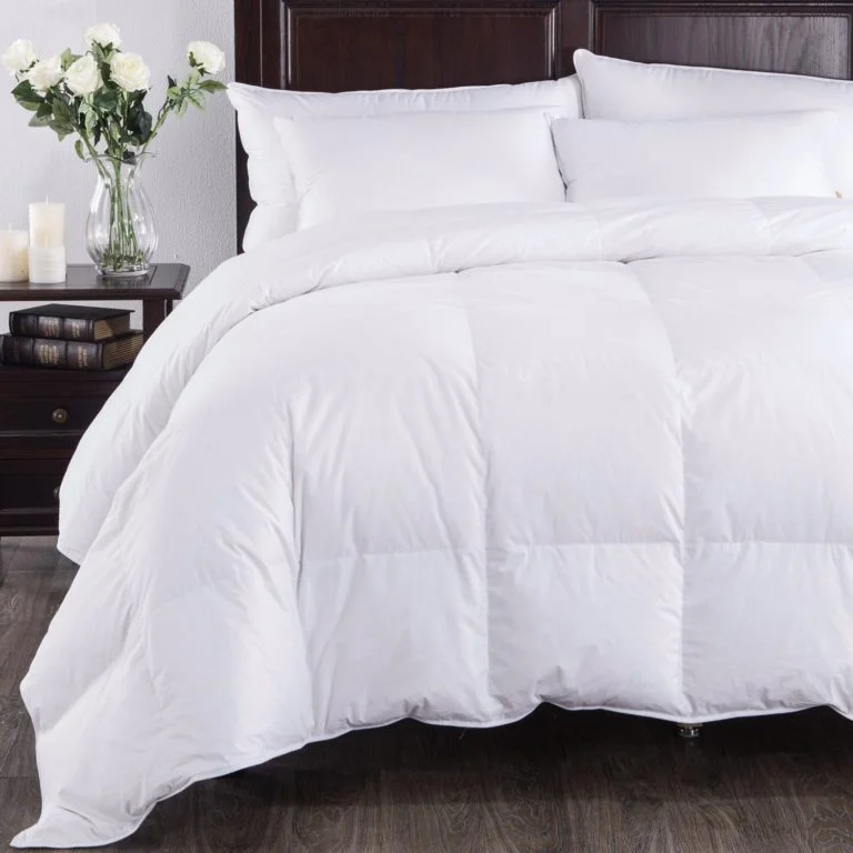 Monterey Light Weight White Down 400 Thread Count Comforter (Level 1)